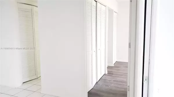 1251 NE 108th St #215, Miami, FL 33161