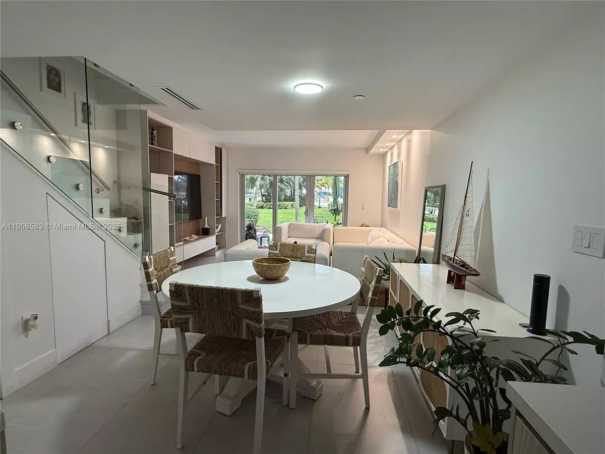 Key Biscayne, FL 33149,881 Ocean Dr #TH15