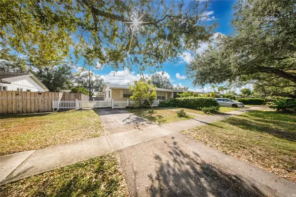 Cooper City, FL 33328,9426 SW 52nd St