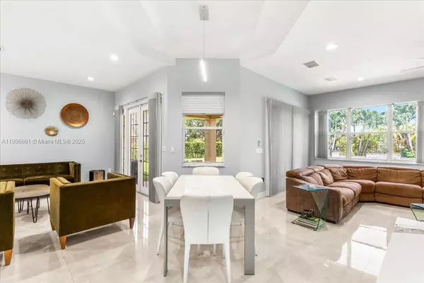 Davie, FL 33330,4074 SW 140th Ave