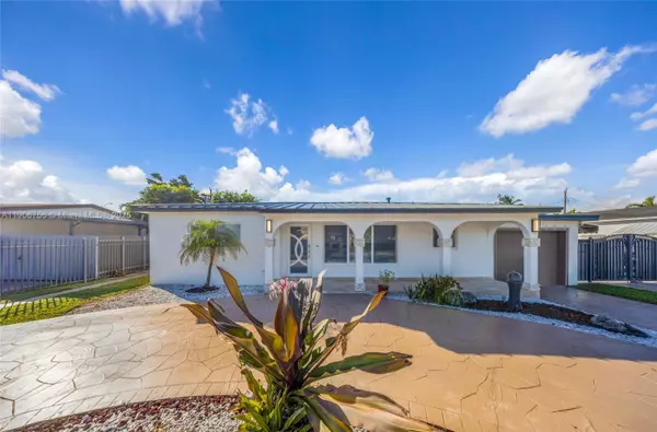 490 W 33rd Pl, Hialeah, FL 33012