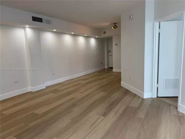 Miami, FL 33131,825 Brickell Bay Dr #1548