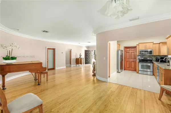 Surfside, FL 33154,9457 Carlyle Ave