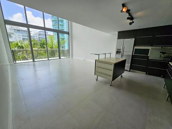 Miami Beach, FL 33140,6000 Collins Ave #528