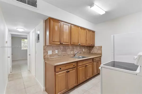 Hollywood, FL 33020,1715 N 16th Ave #106