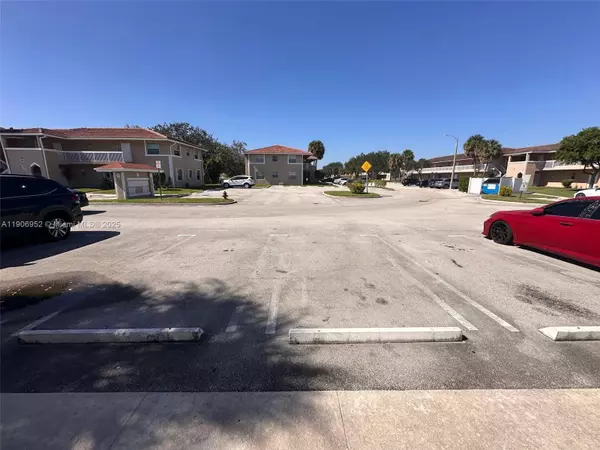 Coral Springs, FL 33071,1021 Twin Lakes Dr #28-H