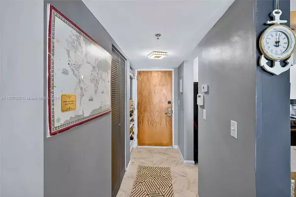 Miami, FL 33131,1200 Brickell Bay Dr #3914