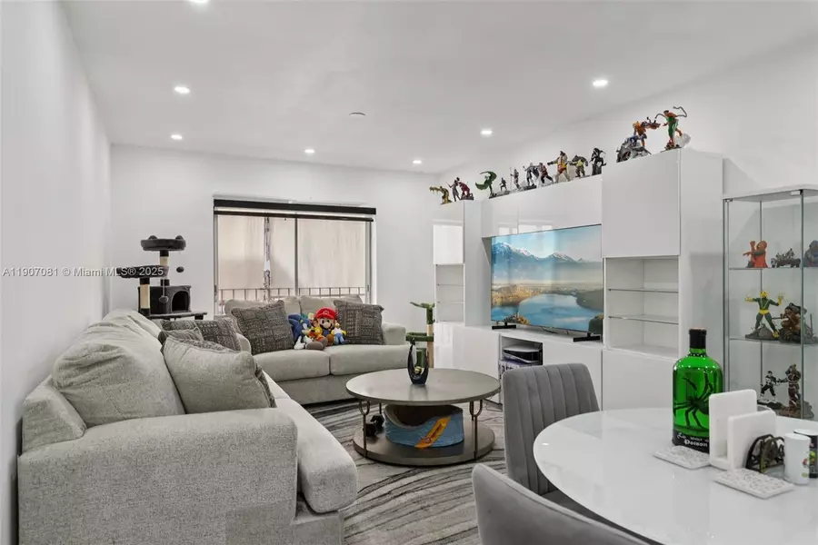 1630 W 46th St #208F, Hialeah, FL 33012