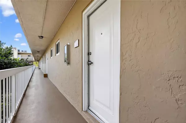 Miami, FL 33143,8103 Camino Real #307