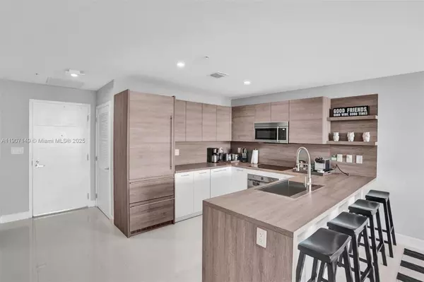 Sunny Isles Beach, FL 33160,400 Sunny Isles Blvd #2021