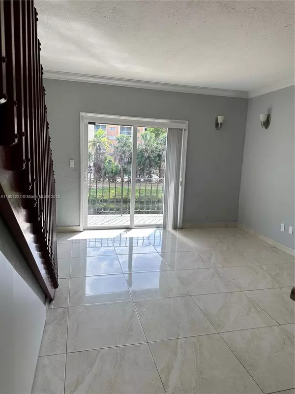 Hialeah, FL 33012,1300 W 53rd St #28