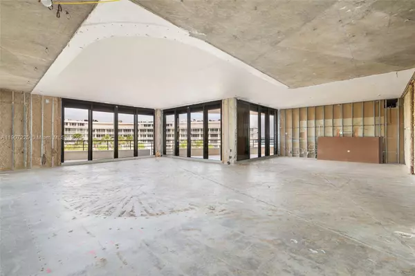 Palm Beach, FL 33480,110 Sunset Ave #4A