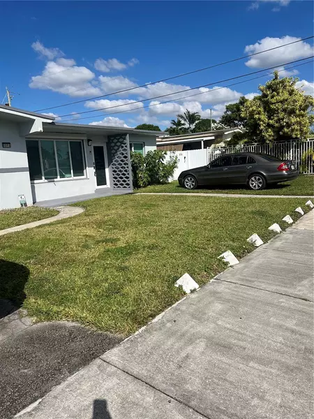 1595 W 56th Pl, Hialeah, FL 33012