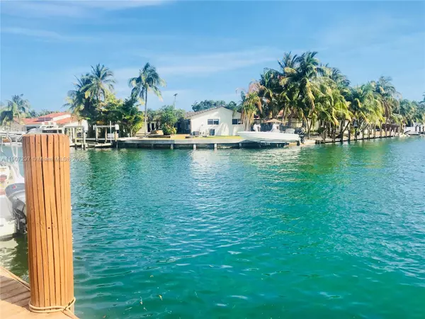 2430 NE 135th St #203, North Miami, FL 33181