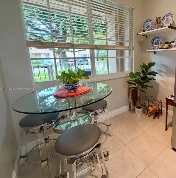 Davie, FL 33328,3172 Fairway Cir #3172