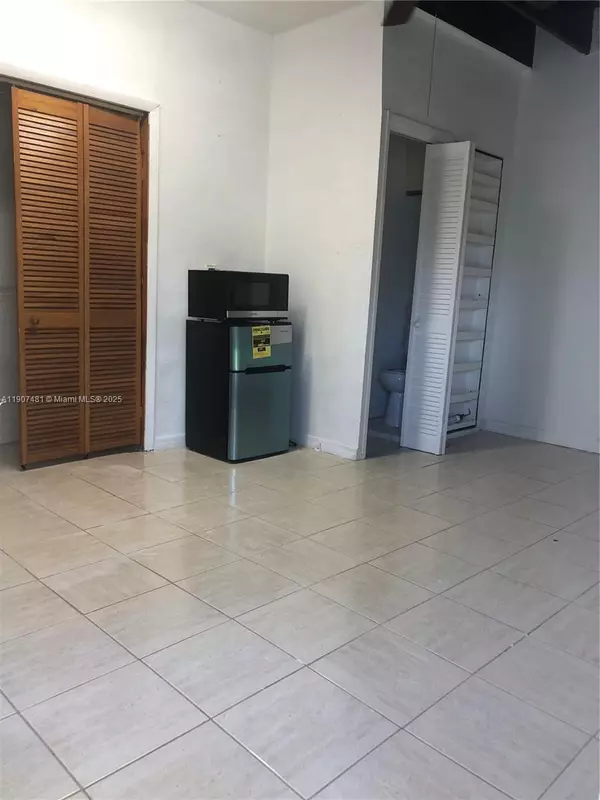 North Miami Beach, FL 33162,1374 NE 176 st #3