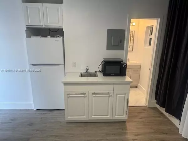 Bal Harbour, FL 33154,9920 Collins Ave #23