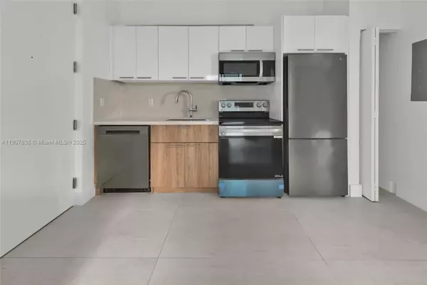 Miami, FL 33130,530 SW 11th Ave #205