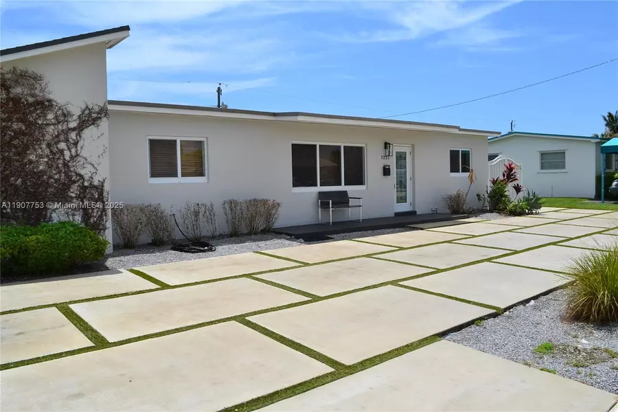 3221 SW 93rd Pl, Miami, FL 33165