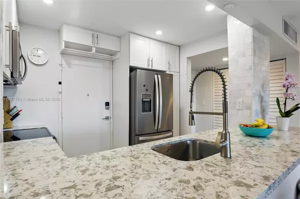 Oakland Park, FL 33308,1831 NE 38th St #402