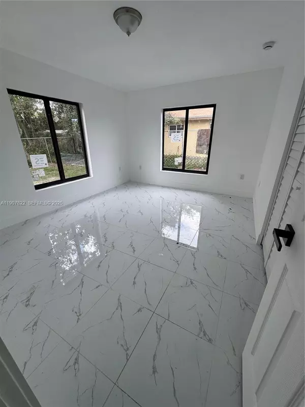 Miami, FL 33150,1112 NW 81st St