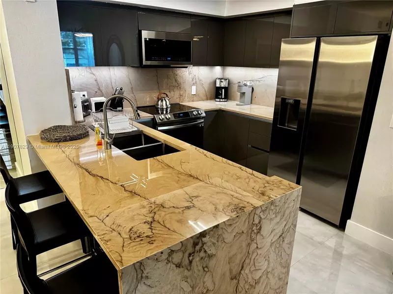 19555 E Country Club Dr #8304, Aventura, FL 33180