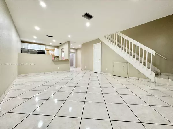 Pembroke Pines, FL 33026,10554 NW 3rd St