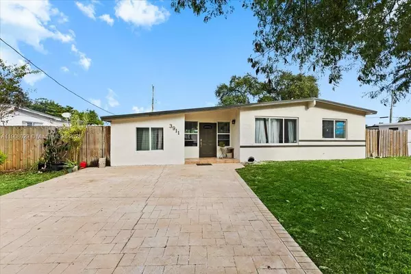 3911 SW 32nd Ave, West Park, FL 33023