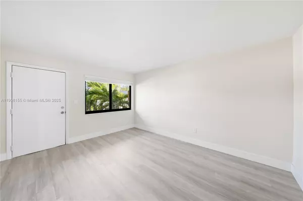 Hialeah, FL 33012,1330 W 29th St #25