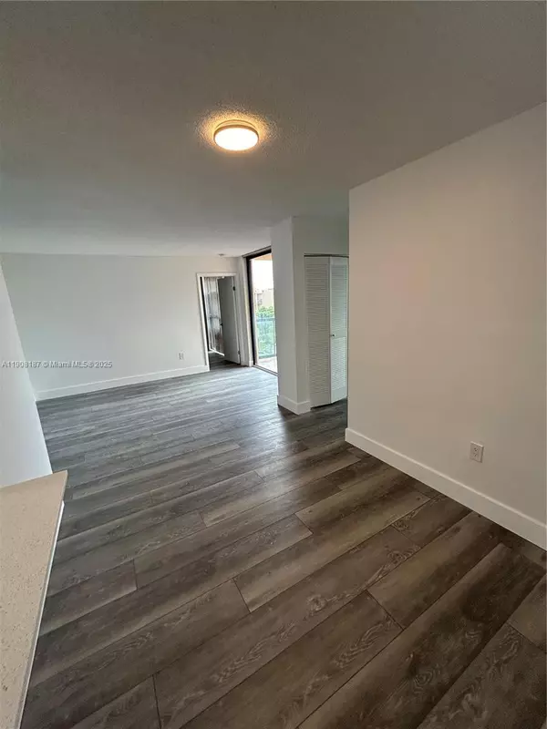 Miami, FL 33175,11800 SW 18th St #527-4