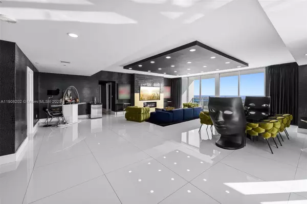 Miami, FL 33132,900 Biscayne Blvd #PH6201