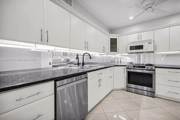 Hollywood, FL 33021,4020 N Hills Dr #2