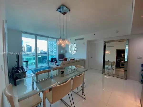 Miami, FL 33131,950 Brickell Bay Dr #2707