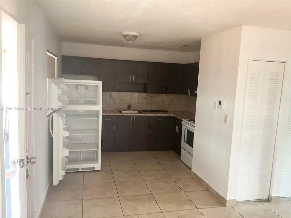 Hialeah, FL 33010,256 E 7th St #202