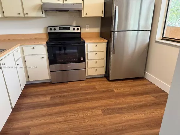 Plantation, FL 33322,8592 W Sunrise Blvd #214