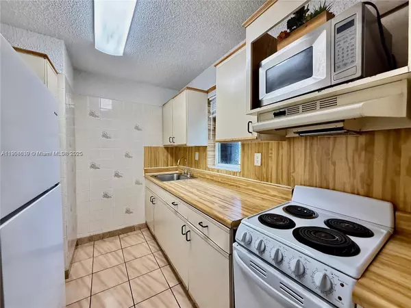 Miami, FL 33130,424 SW 7th St #404