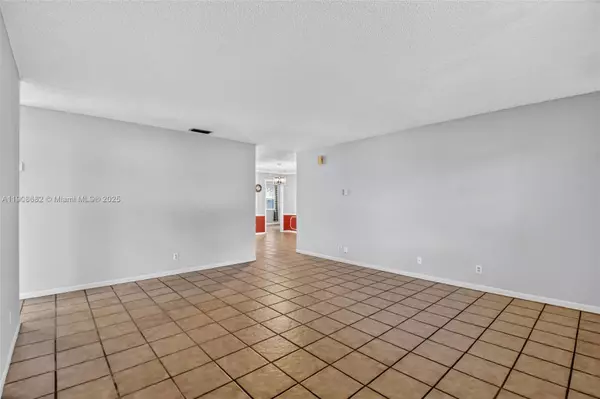 Lake Worth, FL 33462,6858 S Congress Ave