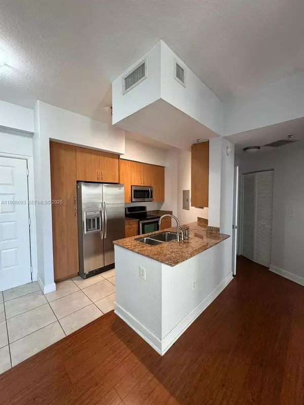 Hollywood, FL 33020,1830 Radius Dr #1102