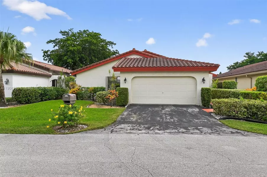5665 Lakeview Mews Dr, Boynton Beach, FL 33437