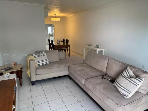 North Bay Village, FL 33141,7921 East Dr #3