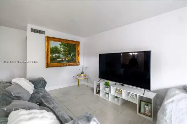 Cutler Bay, FL 33190,10370 SW 220th St #220