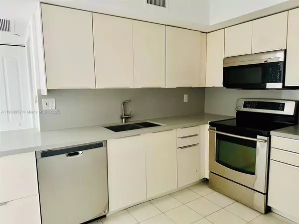 Aventura, FL 33180,19101 NE 36th Ct #709