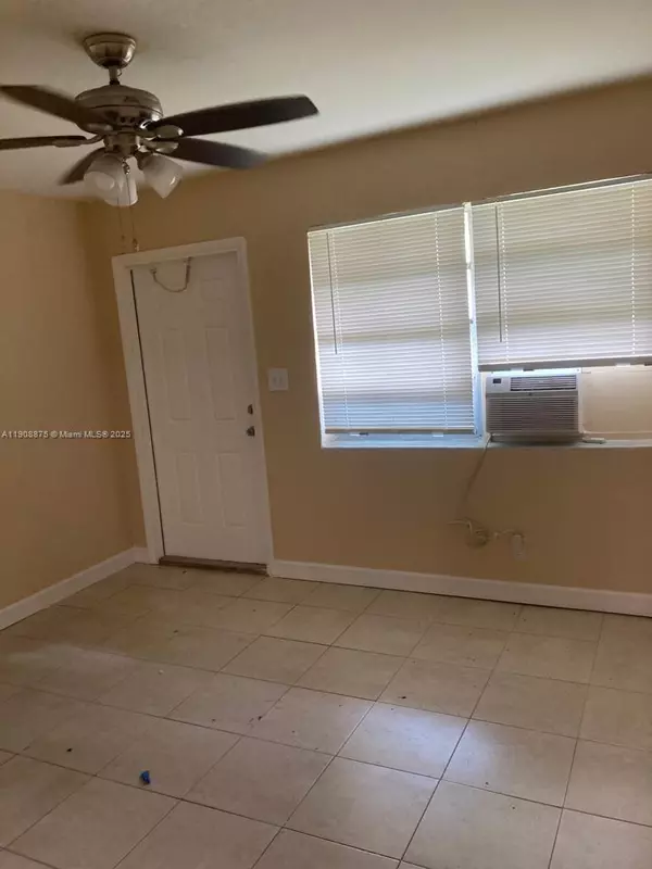 Fort Lauderdale, FL 33316,704 SE 21st St #4