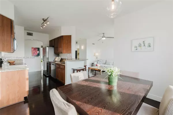 9021 SW 94th St #307, Miami, FL 33176