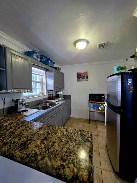 Opa-locka, FL 33054,1301 Kasim St