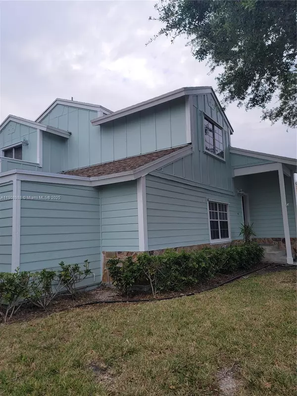 Miami, FL 33186,13792 SW 149th Cir Ln #3