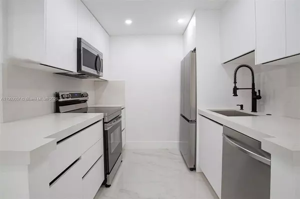 Pembroke Pines, FL 33027,13250 SW 7th Ct #204L