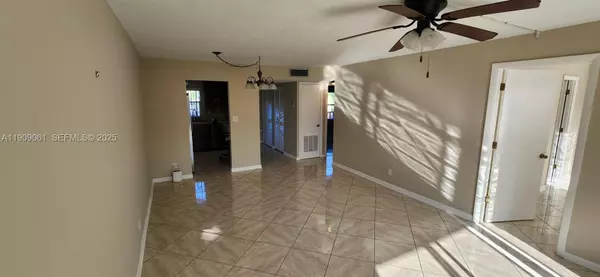 Sunrise, FL 33322,9620 Sunrise Lakes Blvd #211