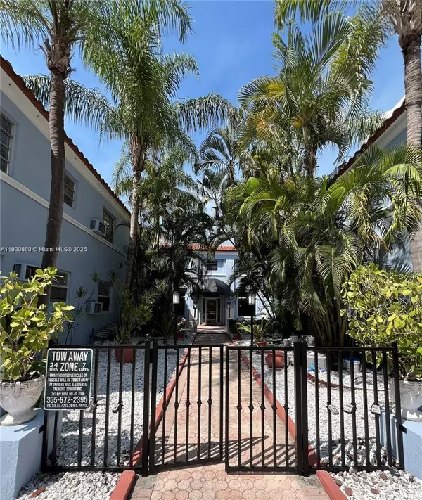 Miami Beach, FL 33140,215 30th St #18