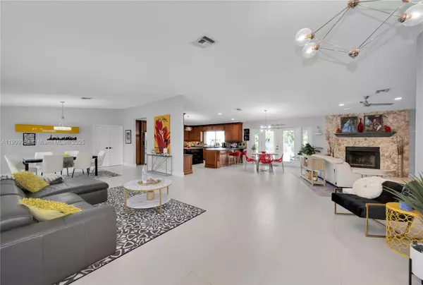 Coral Springs, FL 33071,153 NW 114th Way